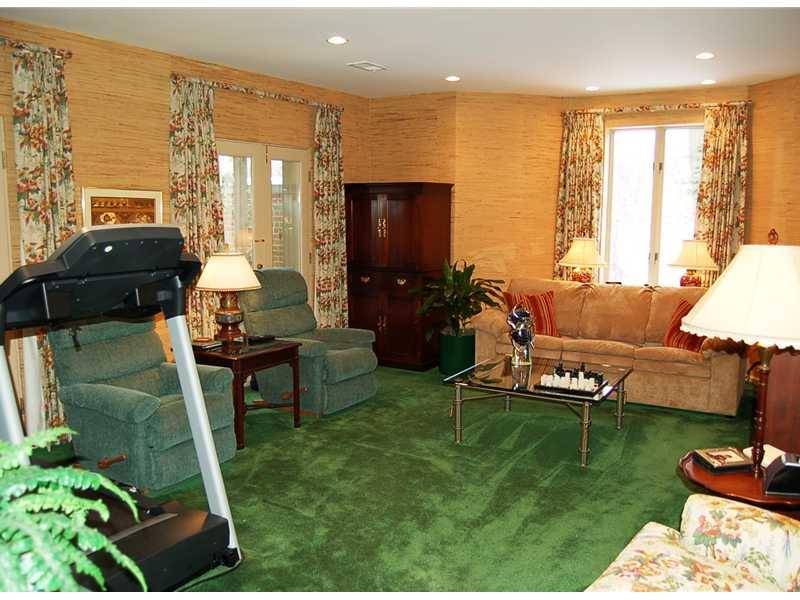 322 Schenley Road Pittsburgh, PA 15217 - Photo 22 of 25 Family Room.