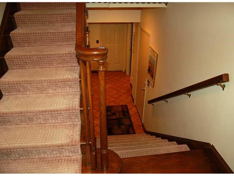 322 Schenley Road Pittsburgh, PA 15217 - Photo 6 of 25 Entry/Foyer.