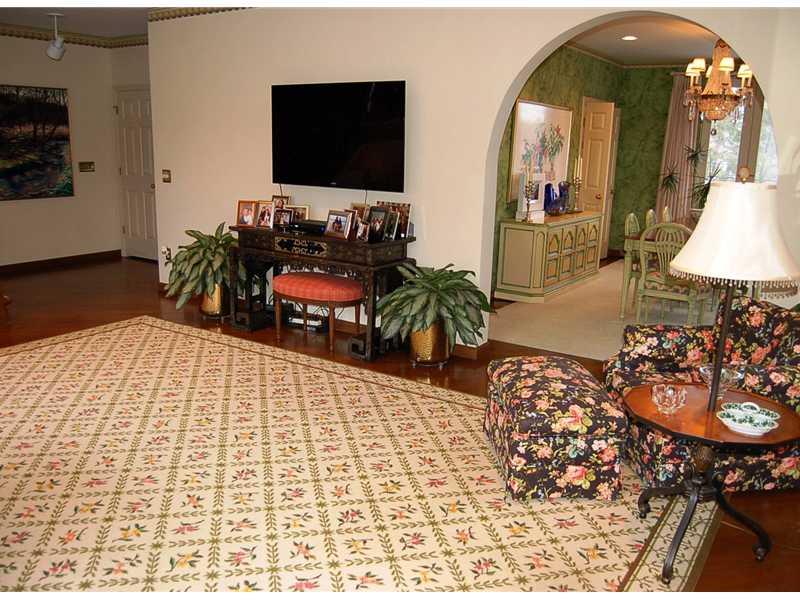 322 Schenley Road Pittsburgh, PA 15217 - Photo 8 of 25 Living Room.