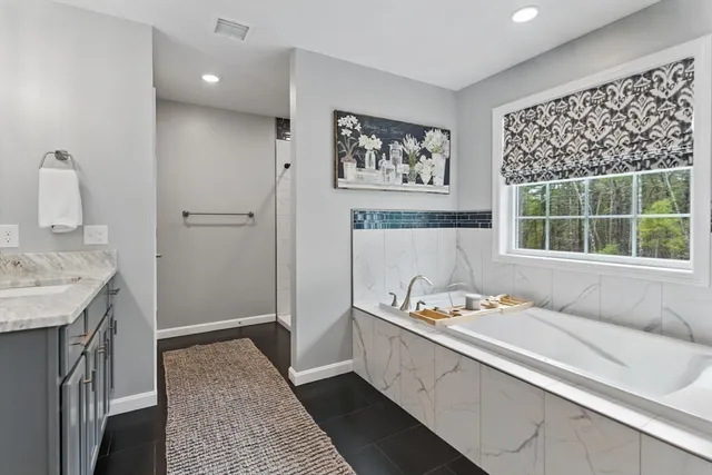 $865,000 | 8 Happy Acres Lane, East Longmeadow, MA 01028