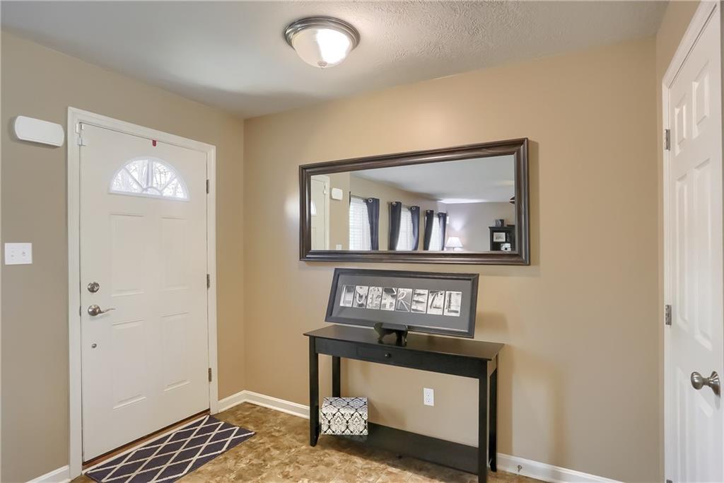89 Castle View Drive McKees Rocks, PA 15136 - Photo 2 of 25 Gallery Image 2