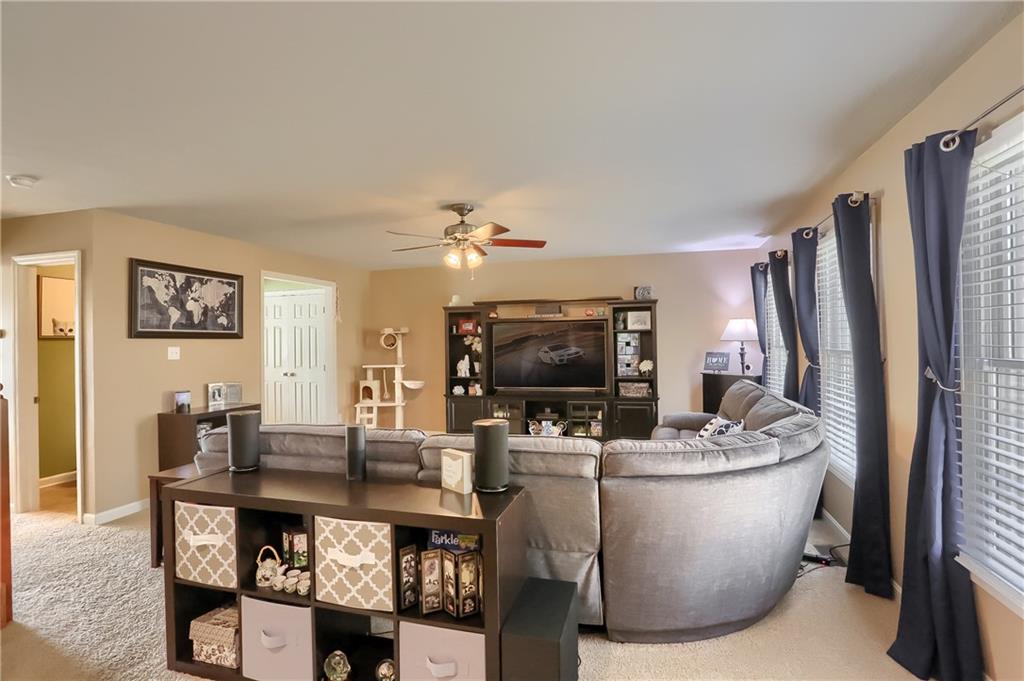 89 Castle View Drive McKees Rocks, PA 15136 - Photo 3 of 25 Gallery Image 3