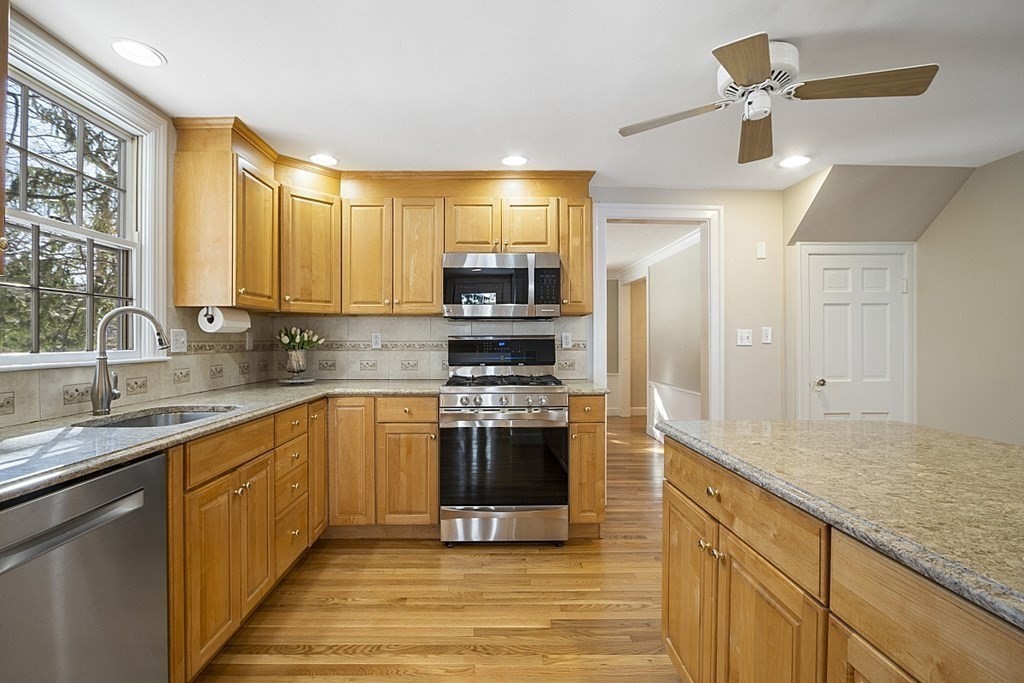 237 Varick Road Newton, MA 02468 - Photo 12 of 42