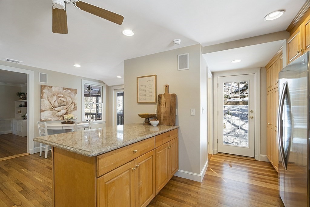 237 Varick Road Newton, MA 02468 - Photo 13 of 42