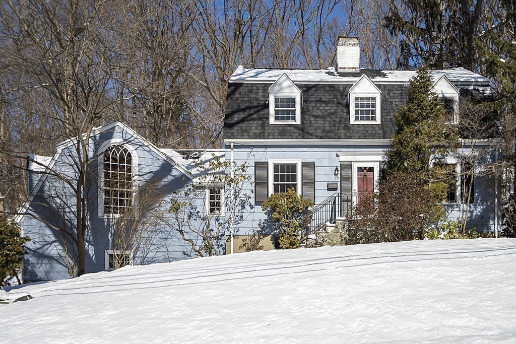 237 Varick Road Newton, MA 02468 - Photo 2 of 42
