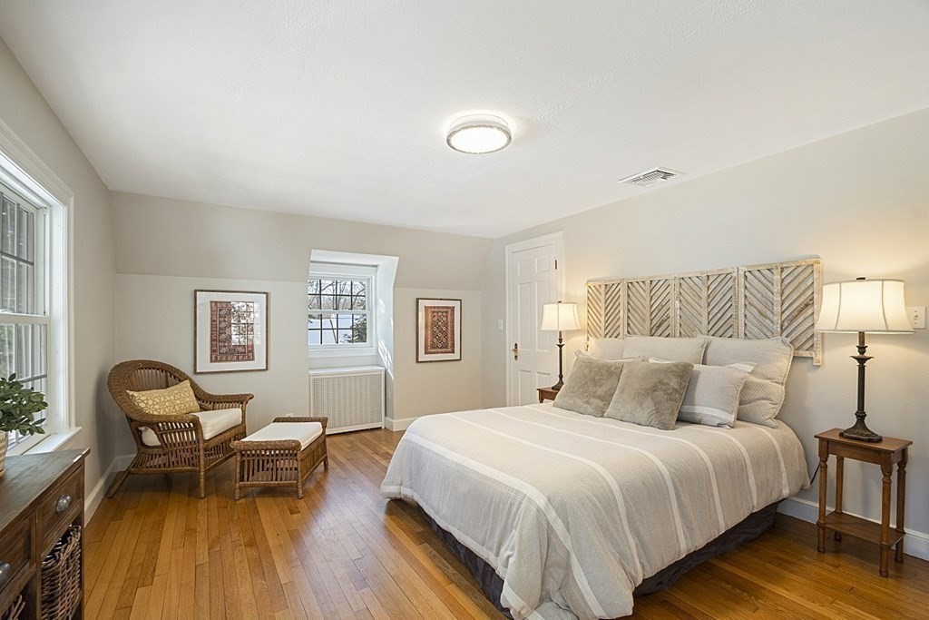 237 Varick Road Newton, MA 02468 - Photo 22 of 42