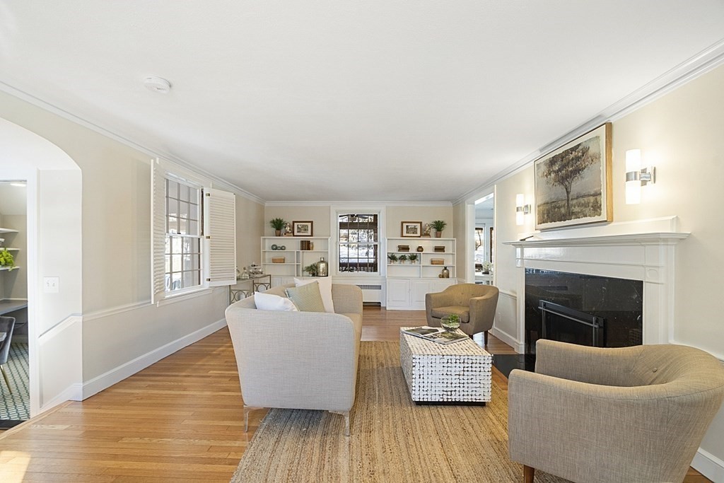 237 Varick Road Newton, MA 02468 - Photo 3 of 42