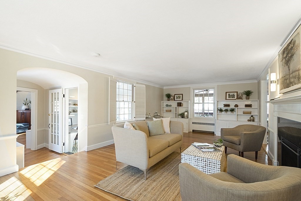 237 Varick Road Newton, MA 02468 - Photo 4 of 42