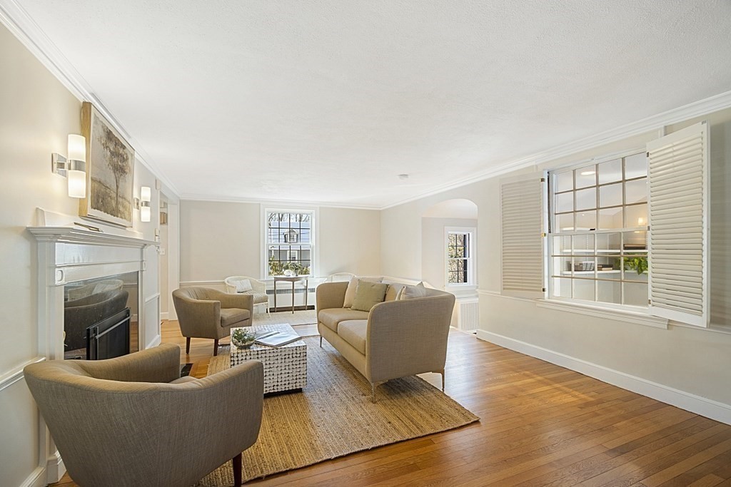 237 Varick Road Newton, MA 02468 - Photo 5 of 42