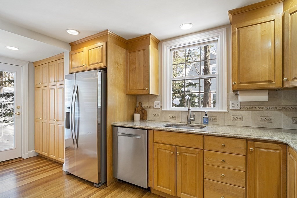 237 Varick Road Newton, MA 02468 - Photo 10 of 42