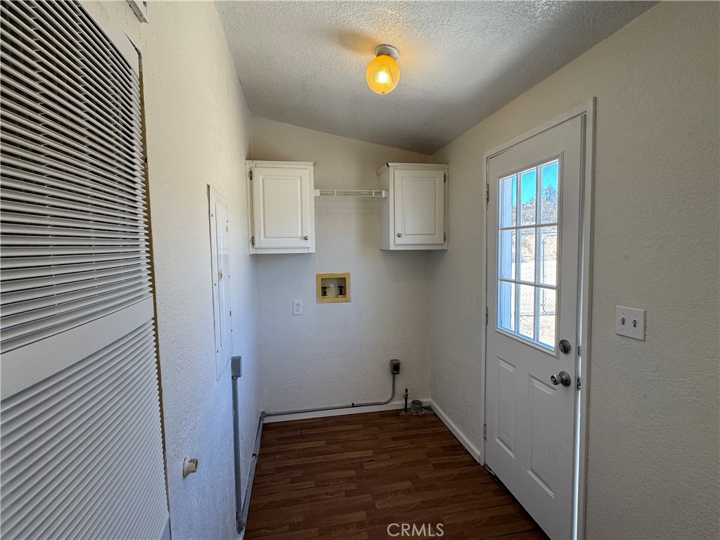 41251 Rope Road Hemet, CA 92544 - Photo 13 of 32 Laundry Room