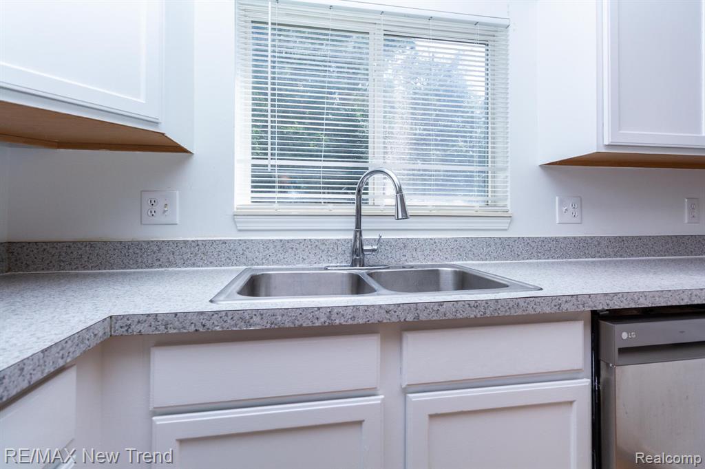 25935 Junction Novi, MI 48375 - Photo 13 of 43