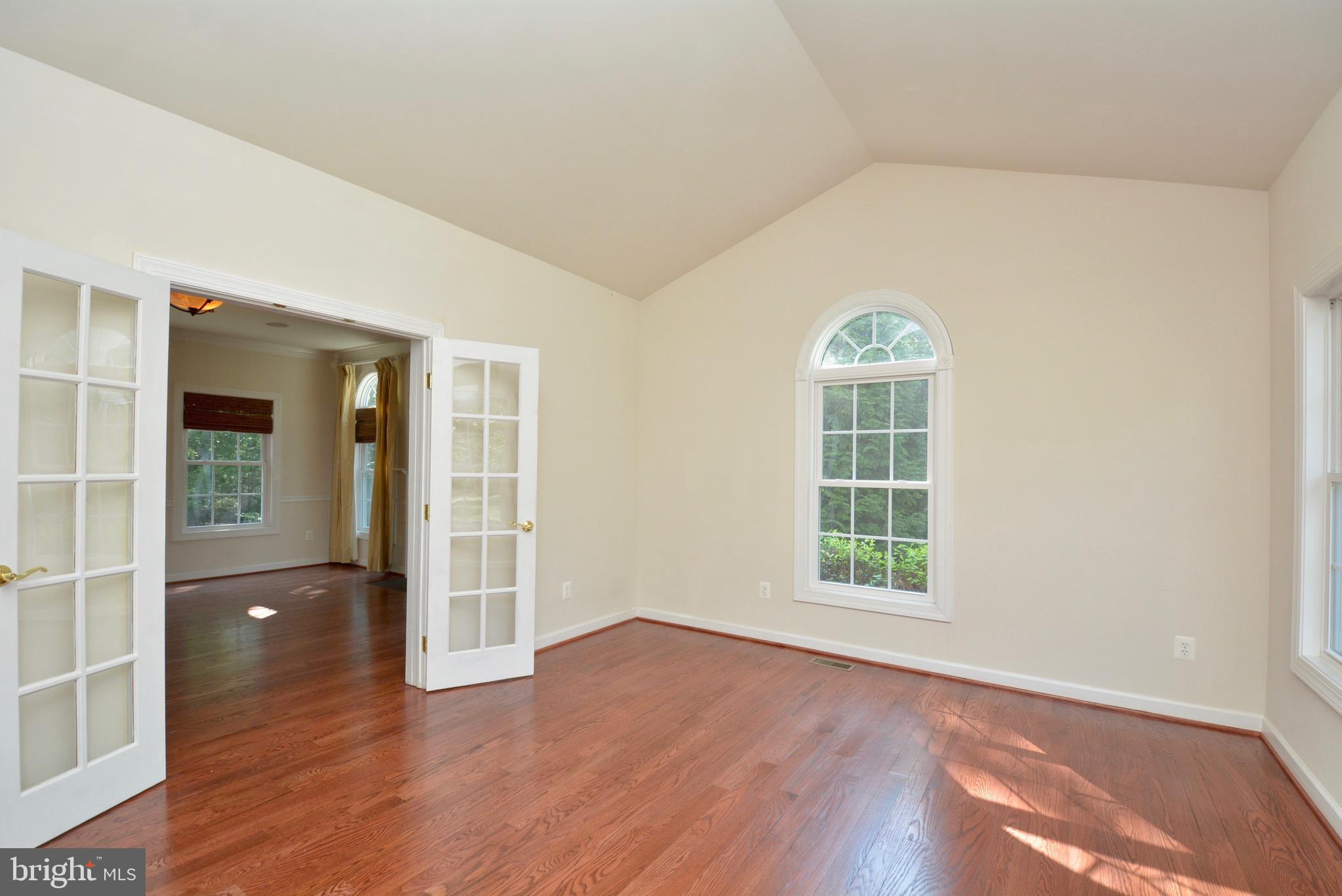 10639 Gunston Road Lorton, VA 22079 - Photo 12 of 58 Living Room