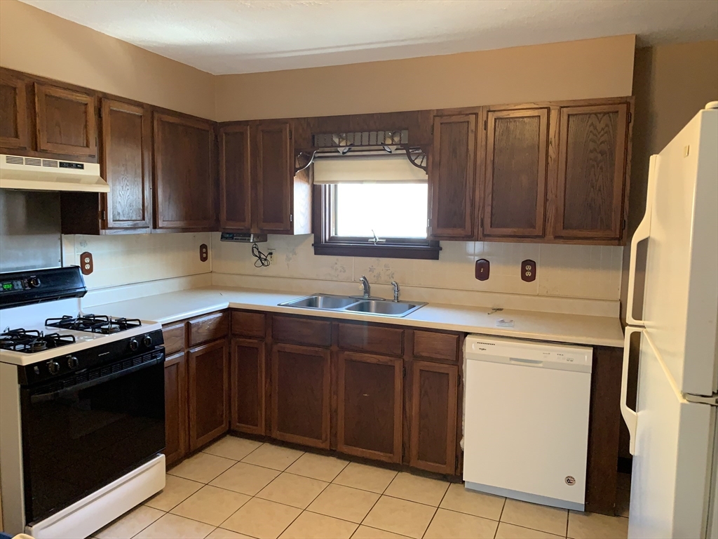 355 Field Street, Unit 1 Fall River, MA 02721 - Photo 1 of 7