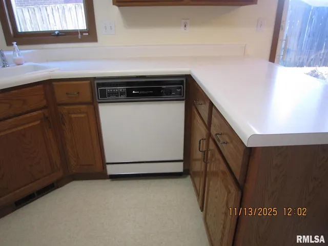 $225,000 | 2608 38th Street, Moline, IL 61265