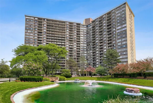 $799,000 | 2 Bay Club Drive, Unit 11A | Bay Terrace