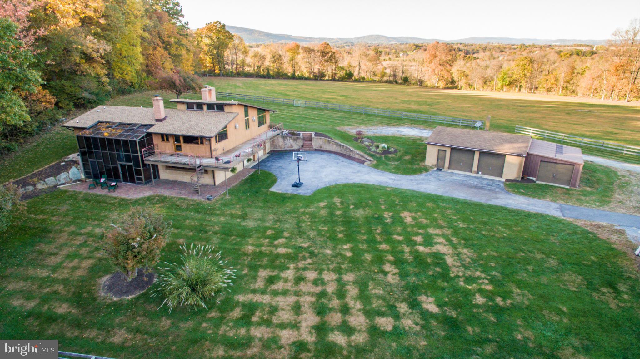 3160 Sumantown Road Middletown, MD 21769 - Photo 2 of 25 an aerial view of a house with garden