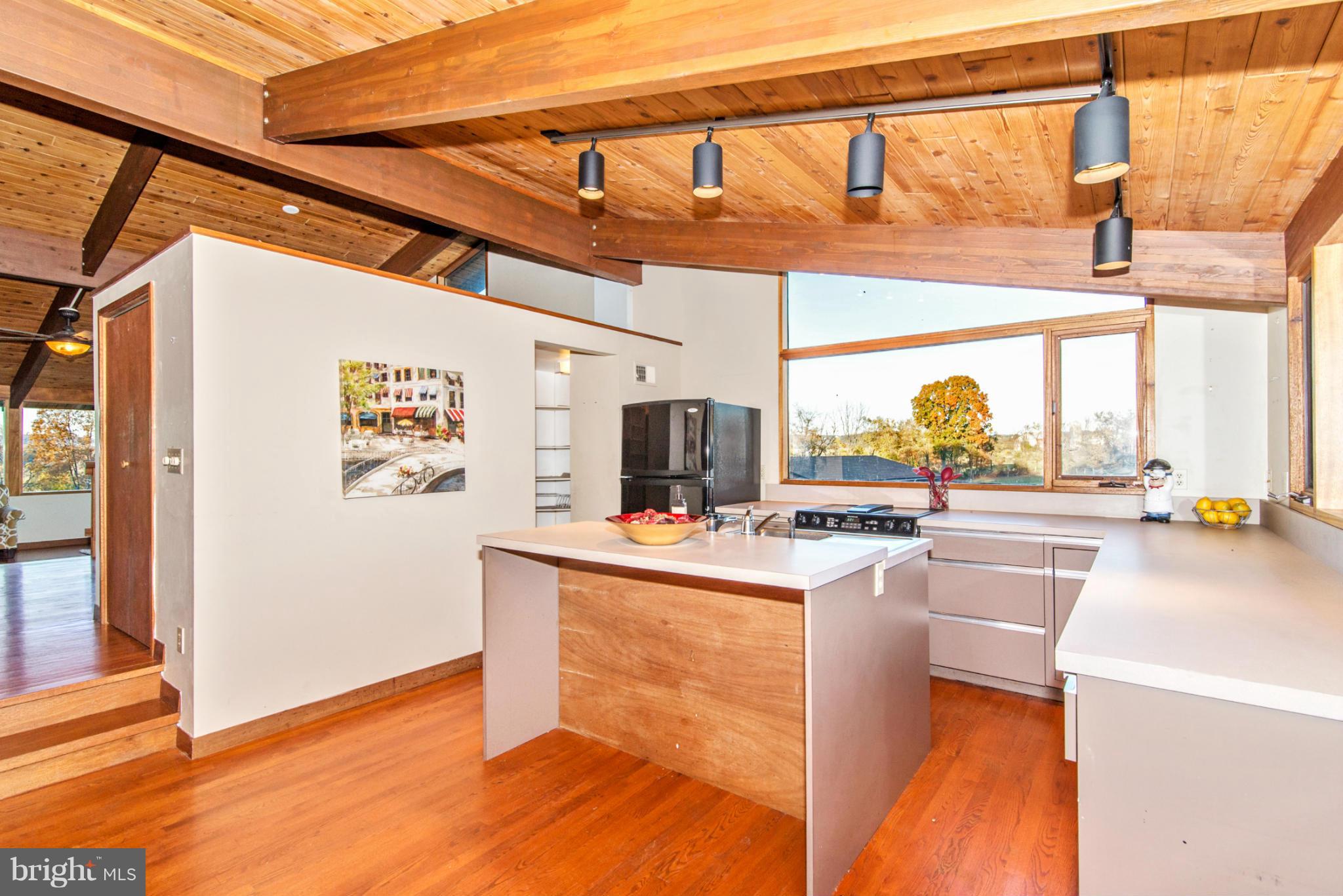 3160 Sumantown Road Middletown, MD 21769 - Photo 12 of 25 a kitchen with stainless steel appliances a stove and a refrigerator