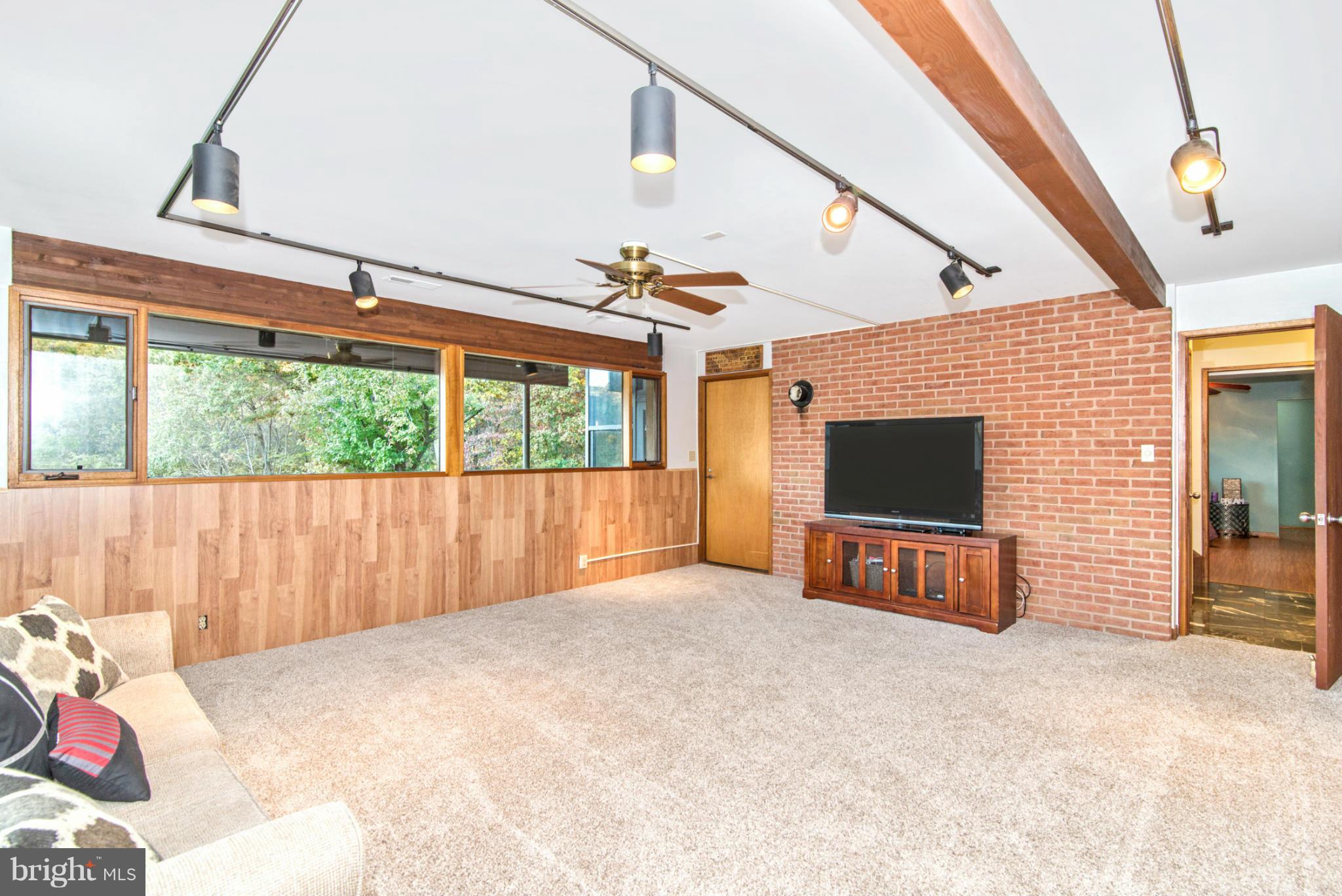 3160 Sumantown Road Middletown, MD 21769 - Photo 23 of 25 a view of a livingroom with furniture and a flat screen tv