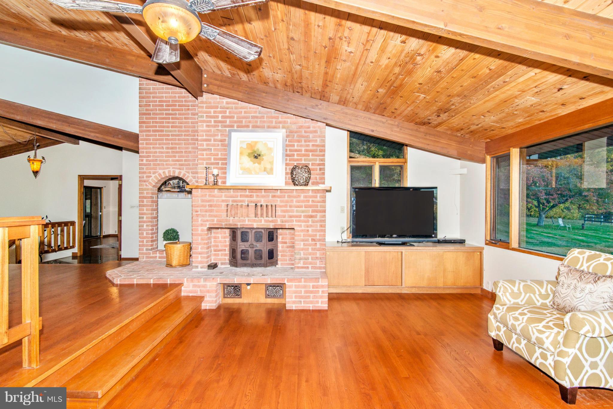 3160 Sumantown Road Middletown, MD 21769 - Photo 8 of 25 a living room with furniture and a flat screen tv