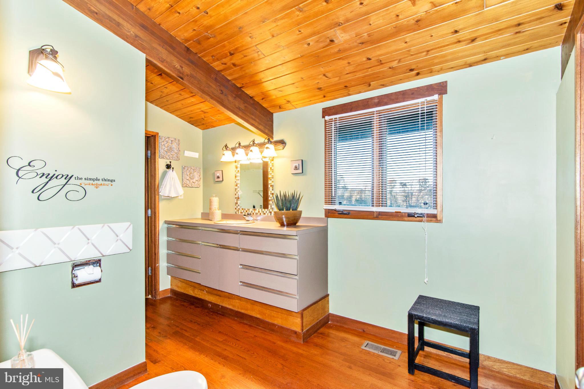 3160 Sumantown Road Middletown, MD 21769 - Photo 10 of 25 a bathroom with a bathtub and a window
