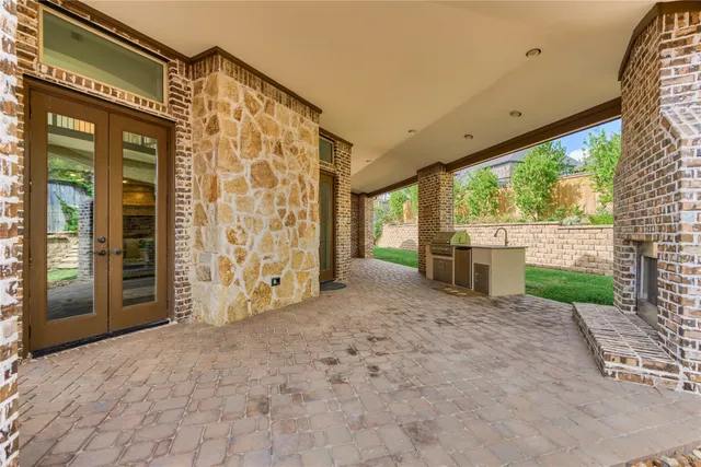 en empty room with windows