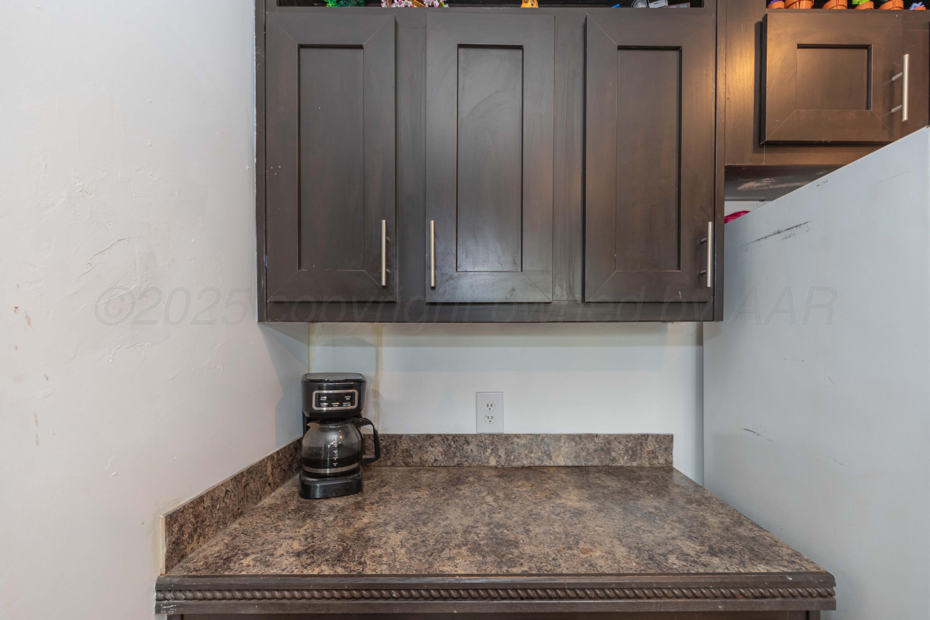 11566 County Road East Pampa, TX 79065 - Photo 11 of 56 KITCHEN VIEW 4