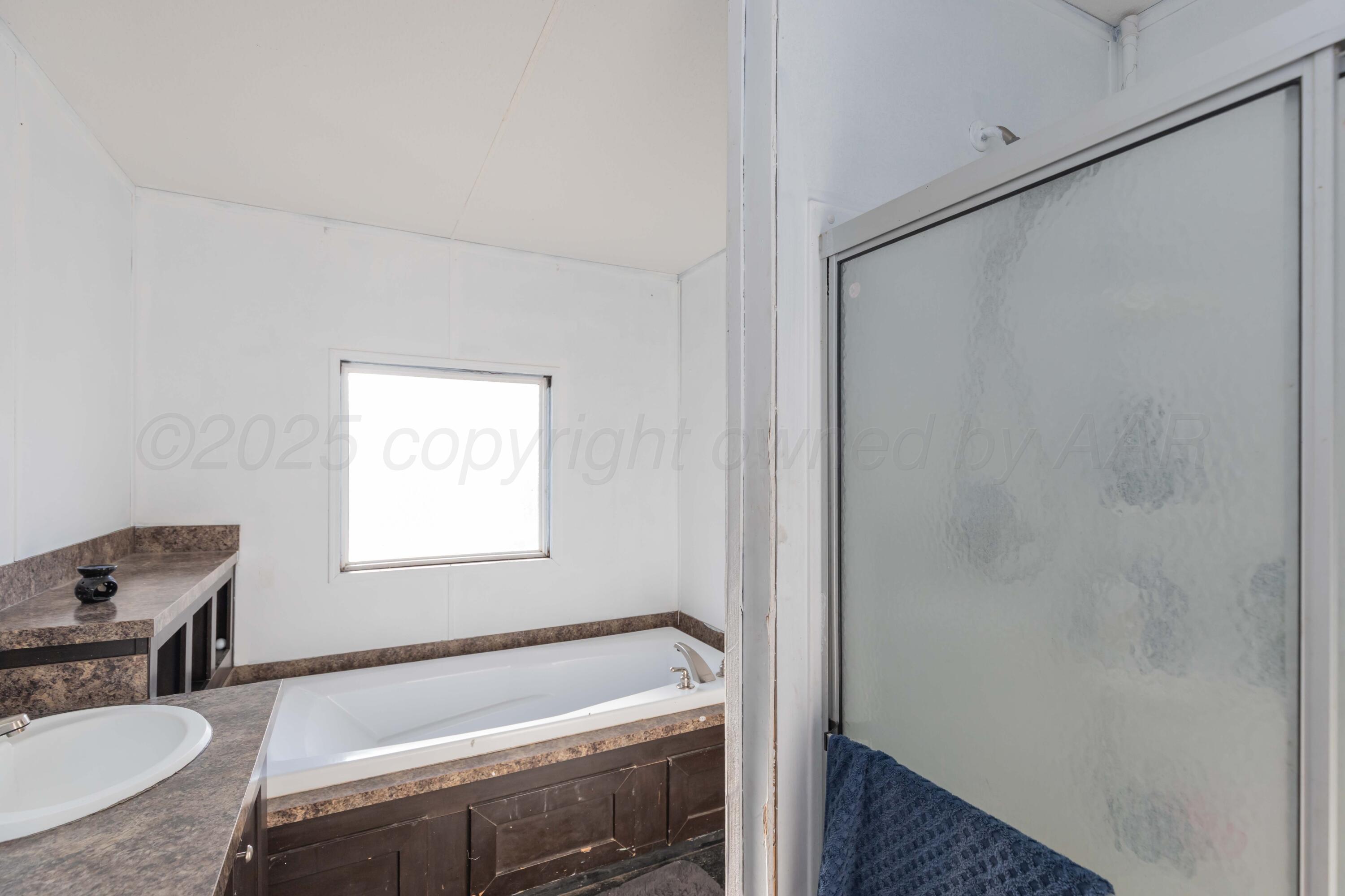 11566 County Road East Pampa, TX 79065 - Photo 20 of 56 PRIMARY BATH VIEW 4