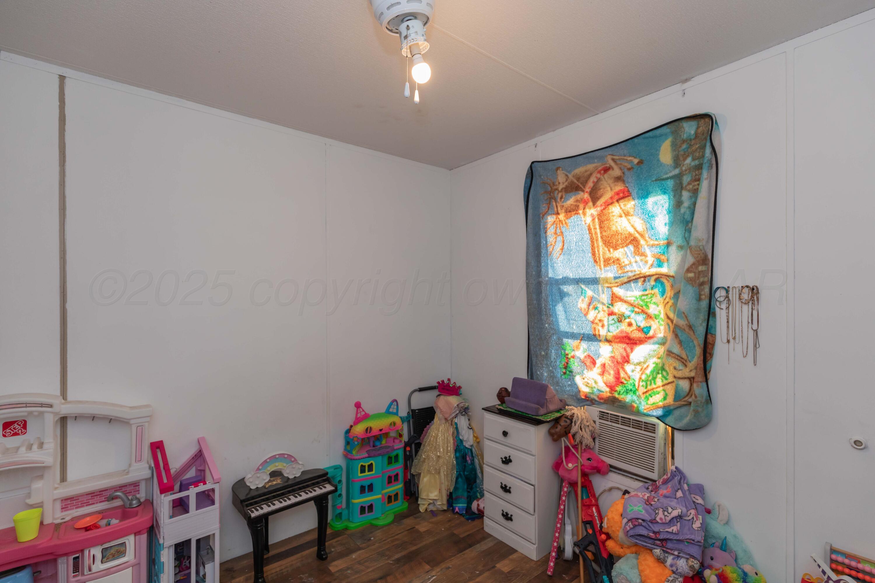 11566 County Road East Pampa, TX 79065 - Photo 26 of 56 a kids room with toys and a window