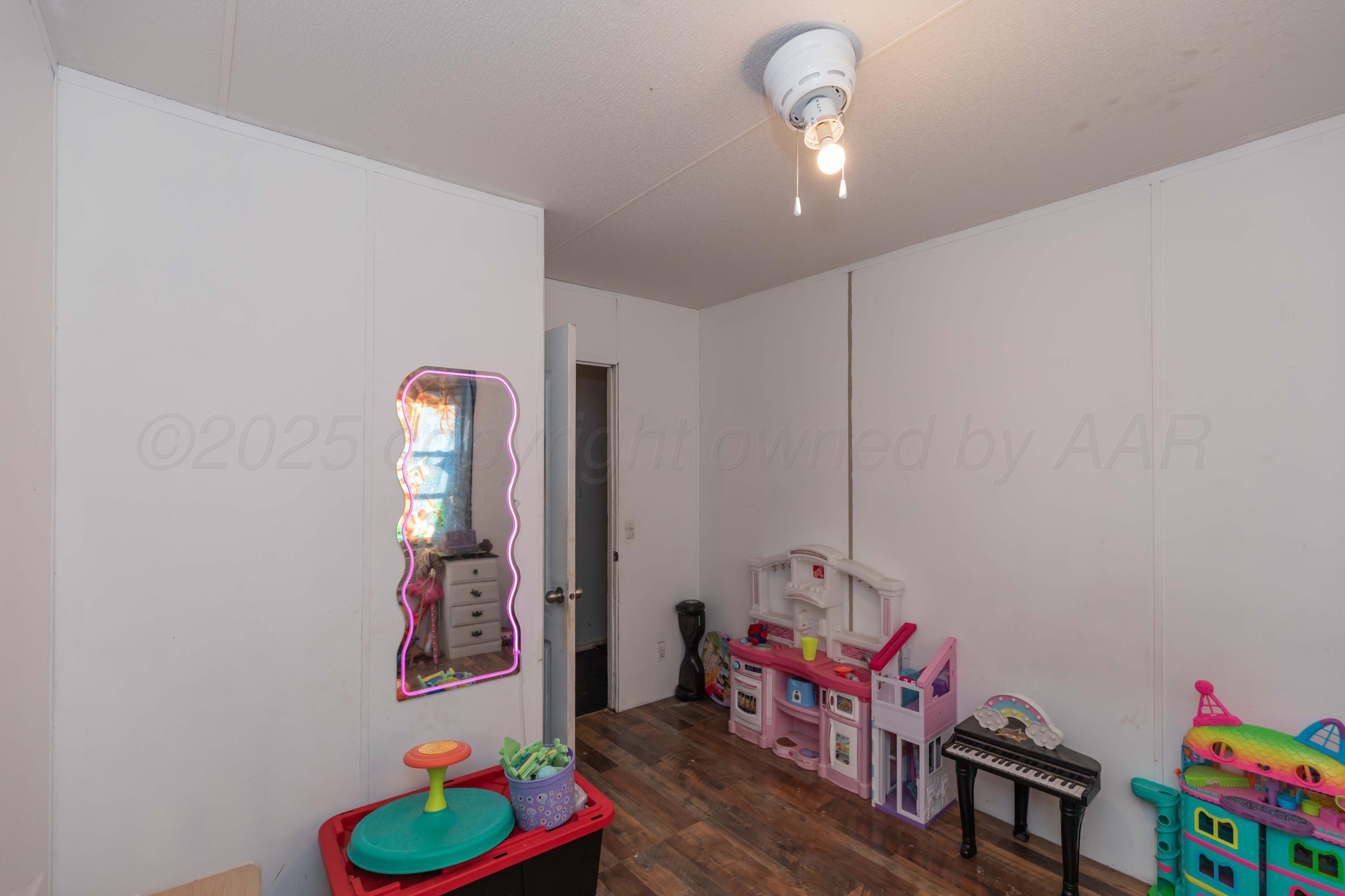 11566 County Road East Pampa, TX 79065 - Photo 28 of 56 a living room with furniture and a wooden floor