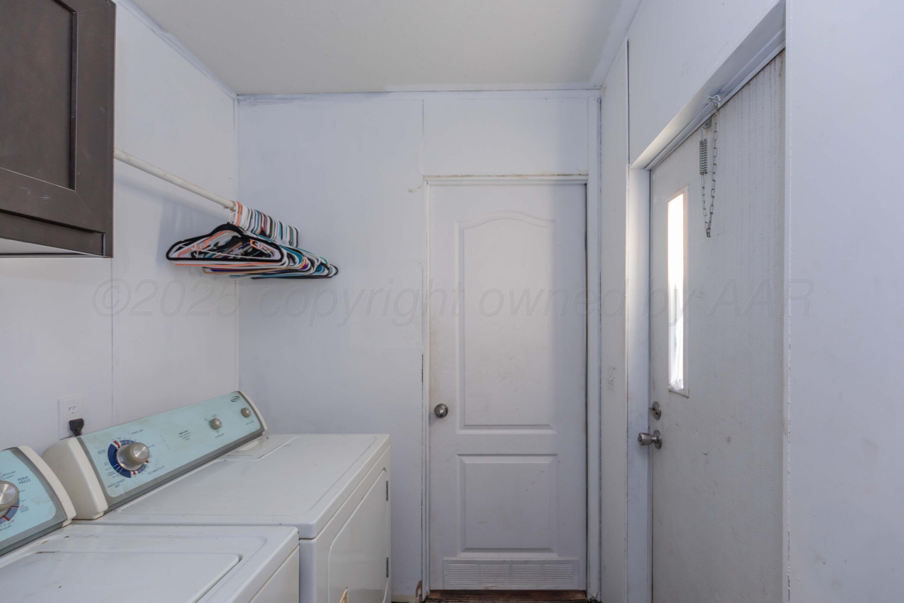11566 County Road East Pampa, TX 79065 - Photo 30 of 56 a utility room with dryer and washer