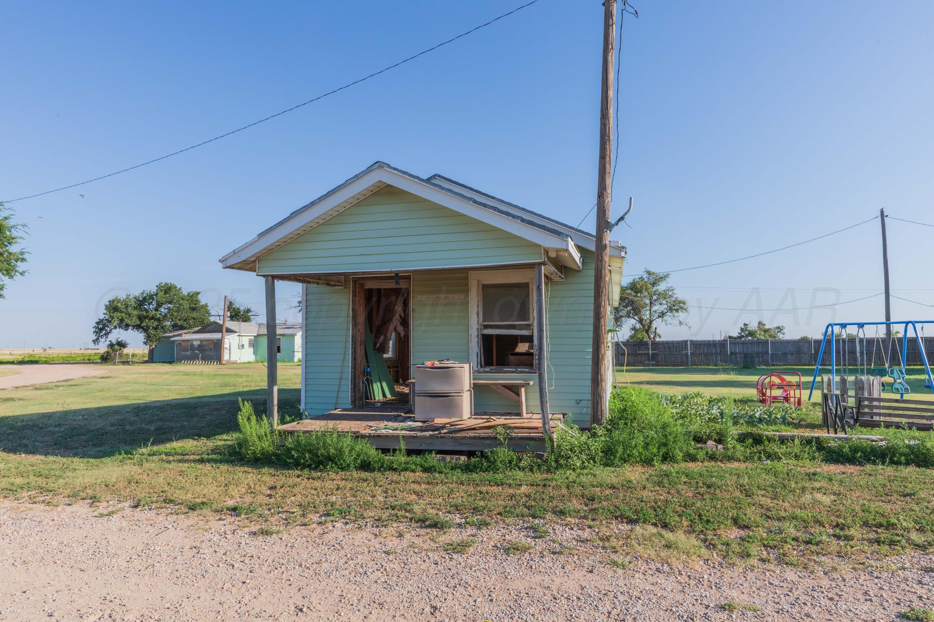 11566 County Road East Pampa, TX 79065 - Photo 45 of 56 a front view of a house with garden