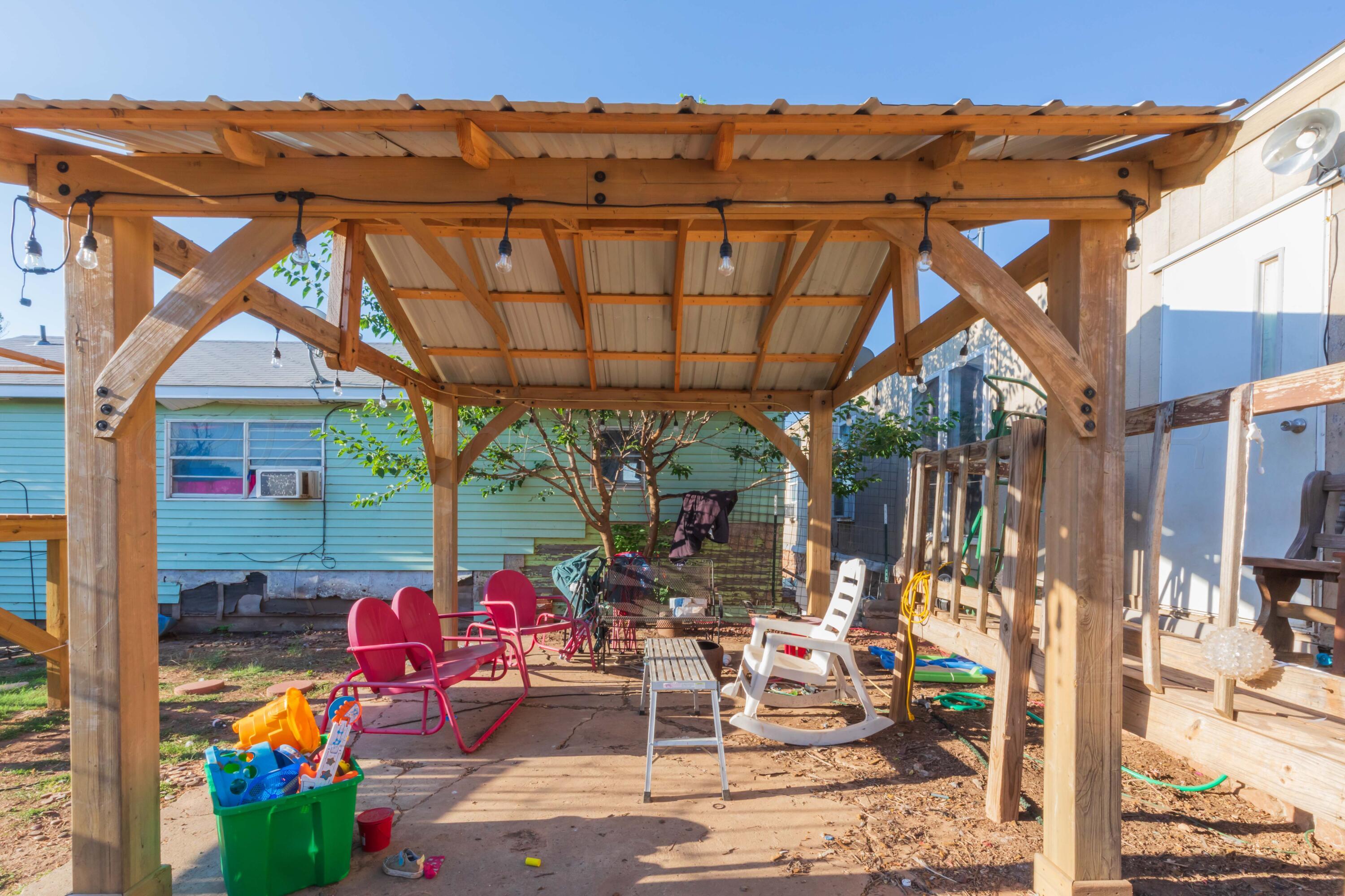11566 County Road East Pampa, TX 79065 - Photo 48 of 56 a view of a chairs and tables in patio