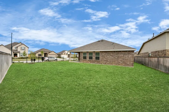 a view of an house with backyard space and garden