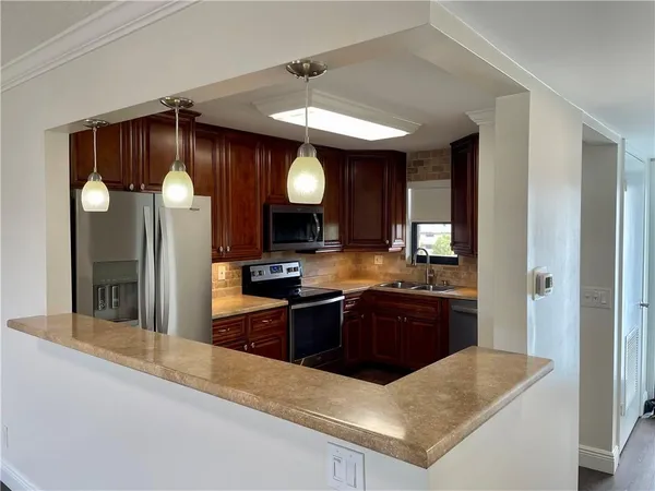 $2,000 | 2460 DC Country Club Boulevard, Unit 408A, Deerfield Beach, FL 33442
