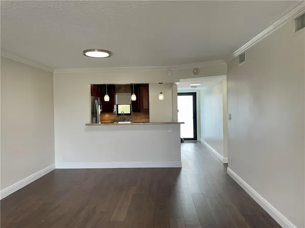 $2,000 | 2460 DC Country Club Boulevard, Unit 408A, Deerfield Beach, FL 33442