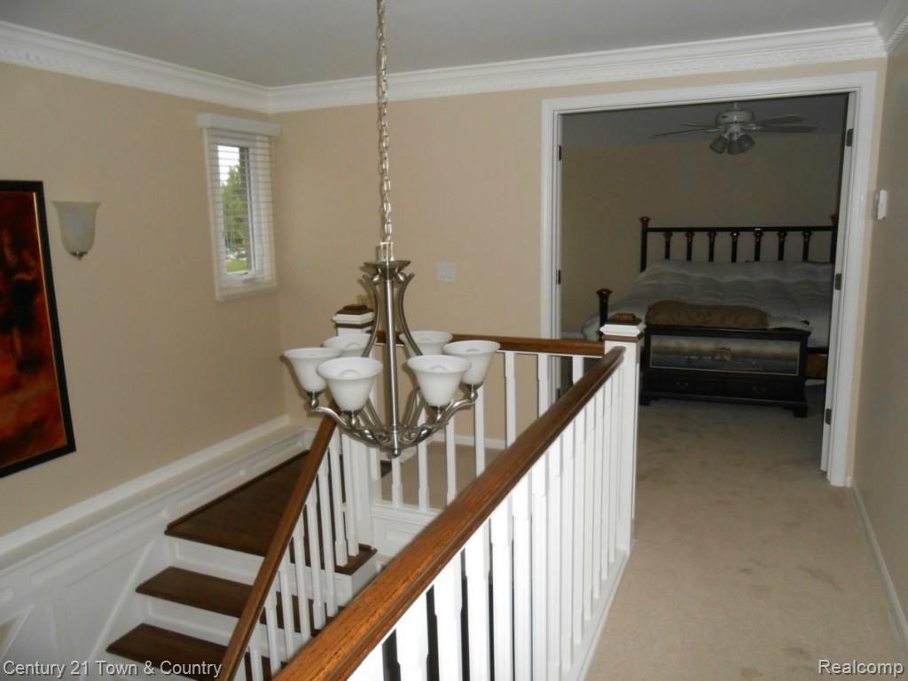 574 Snowmass Drive Rochester, MI 48309 - Photo 24 of 56 2nd Flr Hall 2.jpg