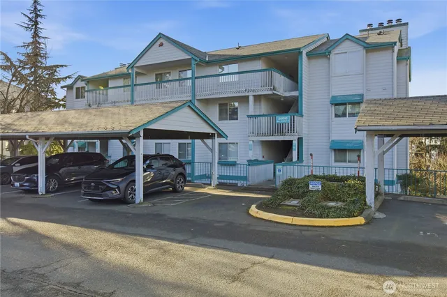 $274,997 | 28610 16th Avenue South, Unit 303, Federal Way, WA 98003