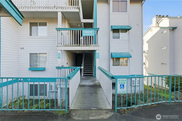$274,997 | 28610 16th Avenue South, Unit 303, Federal Way, WA 98003