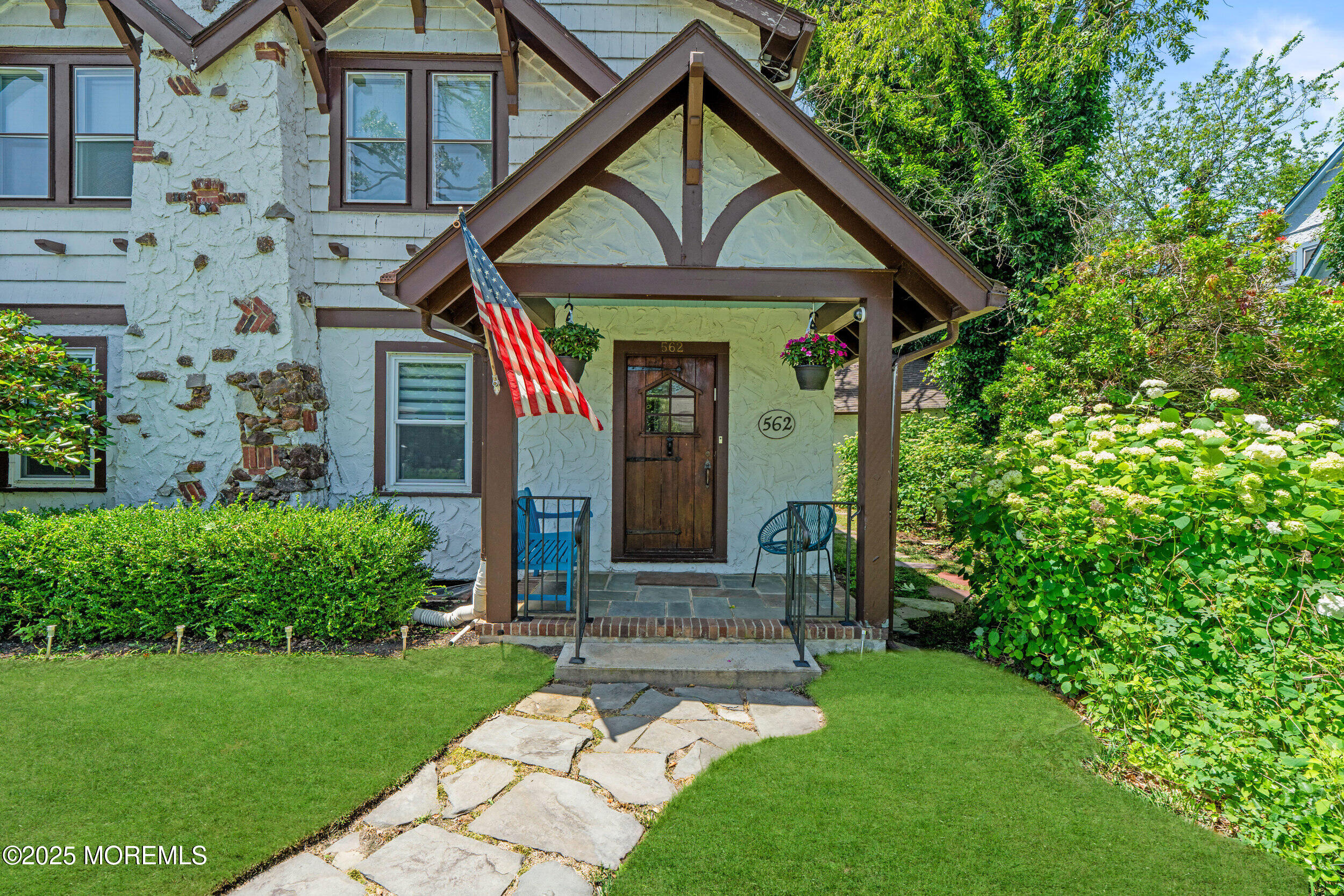 562 North Edgemere Drive West Allenhurst, NJ 07711 - Photo 3 of 36 010