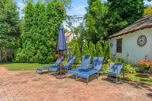 a bench sitting in the middle of a yard