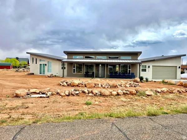 $699,999 | 240 North 250 West, Torrey, UT 84775