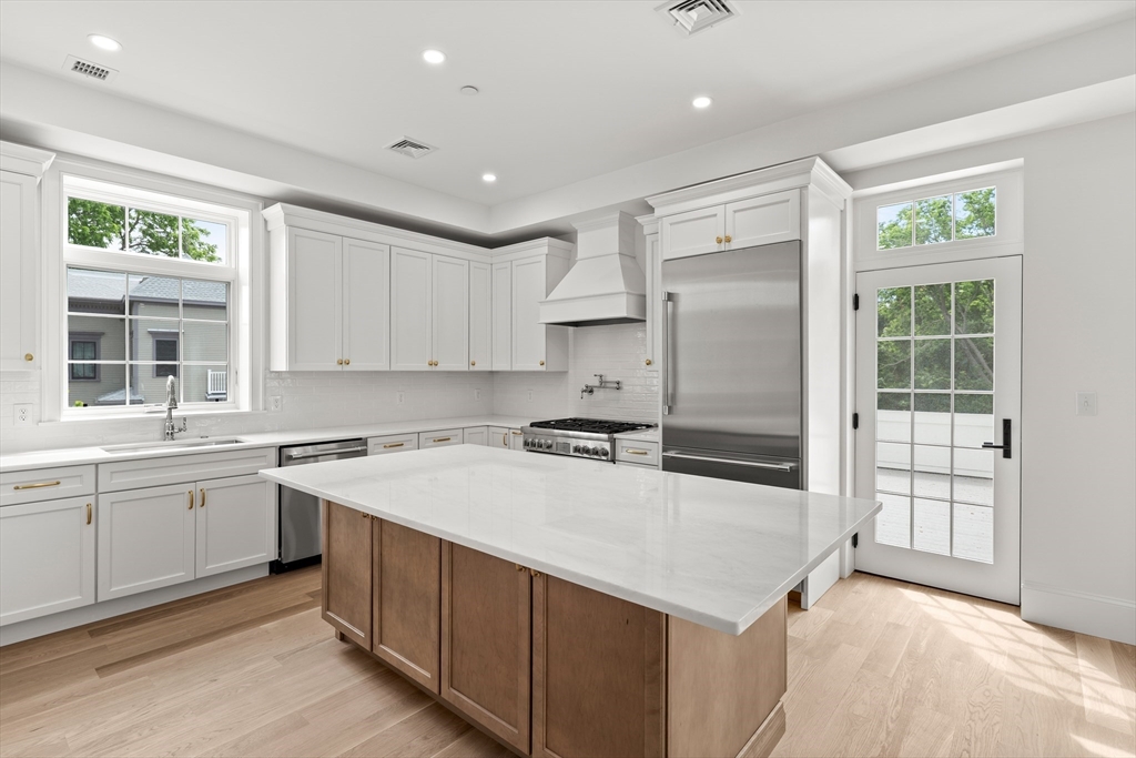 64 Pleasant Street, Unit B Marblehead, MA 01945 - Photo 3 of 37