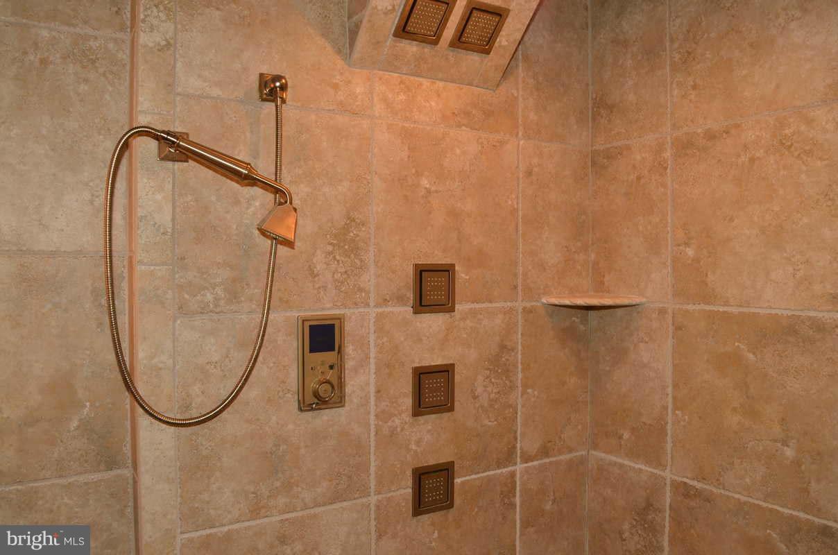 1593 Long Point Road Pasadena, MD 21122 - Photo 18 of 30 Bath (Master)