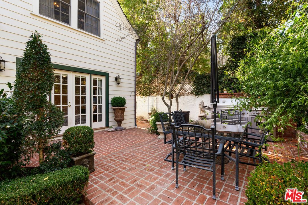 1625 Opechee Way Glendale, CA 91208 - Photo 20 of 25