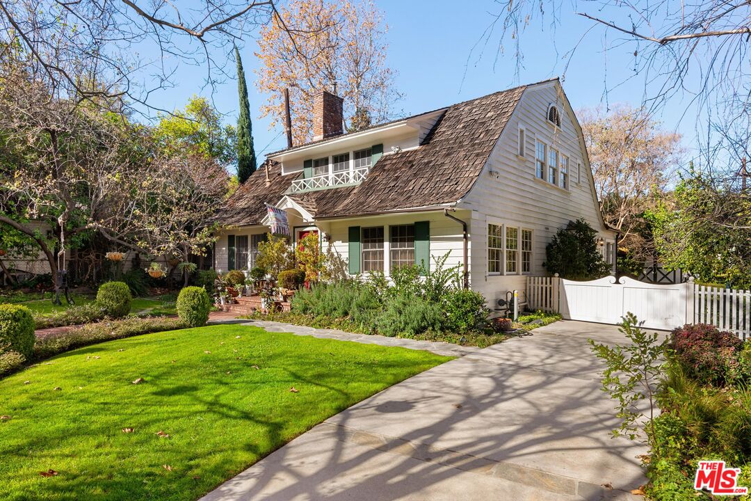 1625 Opechee Way Glendale, CA 91208 - Photo 2 of 25