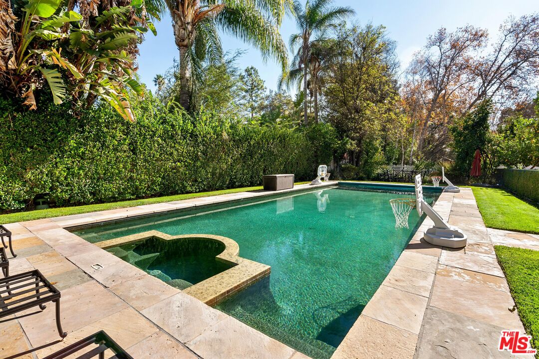 1625 Opechee Way Glendale, CA 91208 - Photo 24 of 25