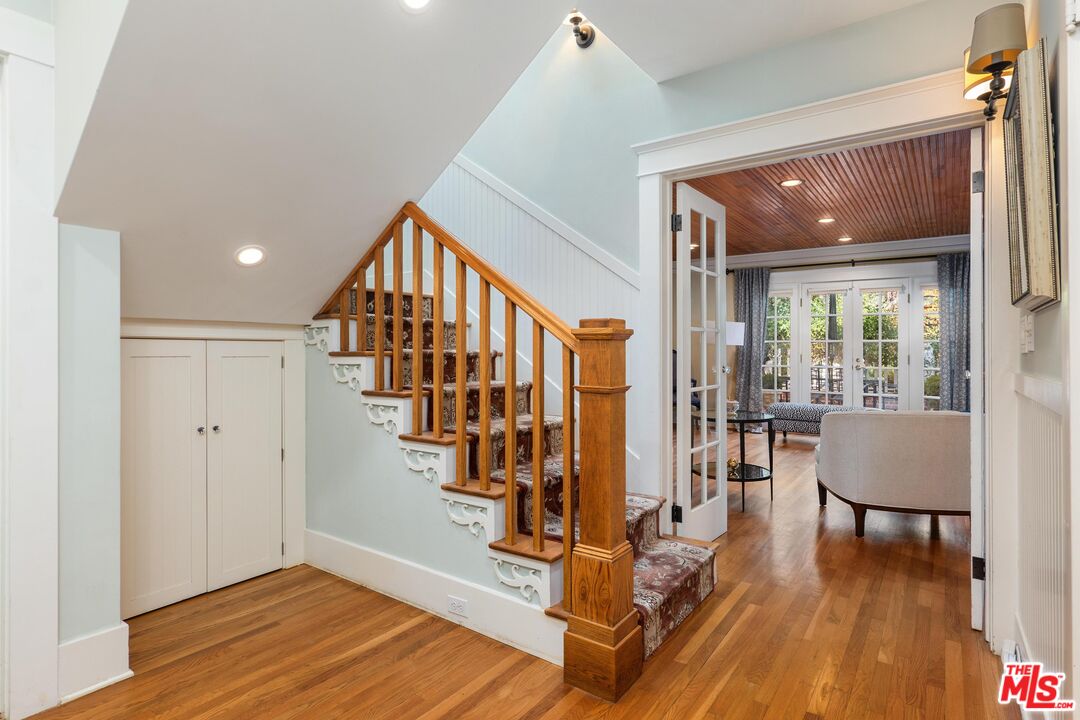 1625 Opechee Way Glendale, CA 91208 - Photo 3 of 25