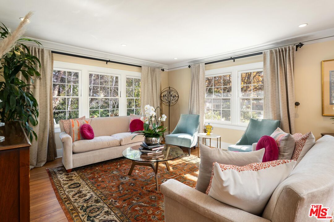 1625 Opechee Way Glendale, CA 91208 - Photo 4 of 25