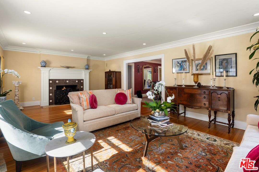 1625 Opechee Way Glendale, CA 91208 - Photo 6 of 25